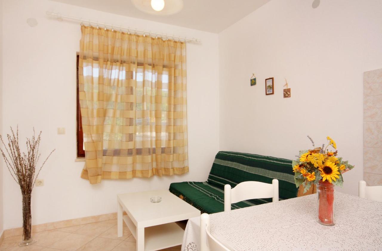 Apartments And Rooms With Parking Space Vrbnik, Krk - 5301 Vrbnik (Primorje-Gorski Kotar) Exterior foto