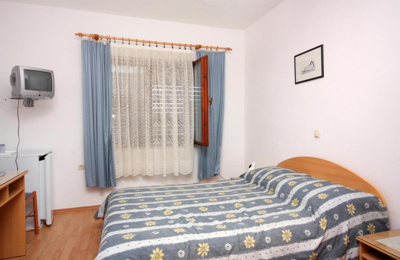 Apartments And Rooms With Parking Space Vrbnik, Krk - 5301 Vrbnik (Primorje-Gorski Kotar) Exterior foto